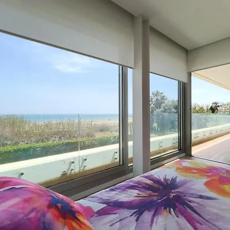 Appartamento Luxury Beachfront With Pool