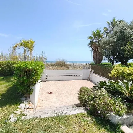 شقة Luxury Beachfront With Pool Alcossebre