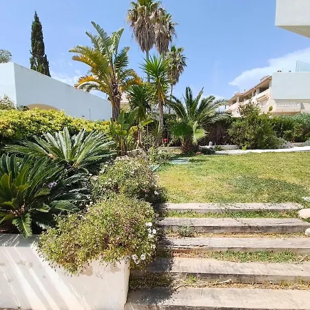 Appartamento Luxury Beachfront With Pool