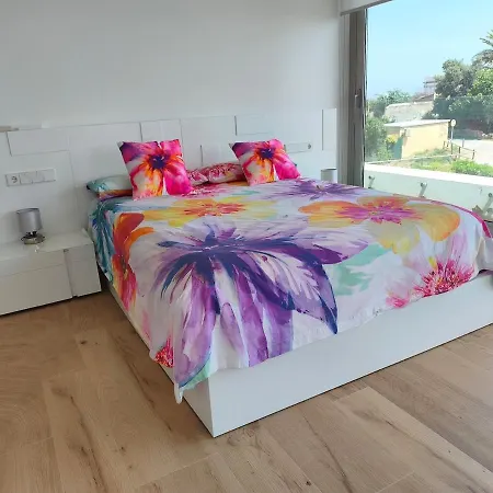 Luxury Beachfront With Pool شقة