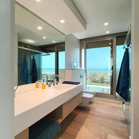 Luxury Beachfront With Pool شقة *